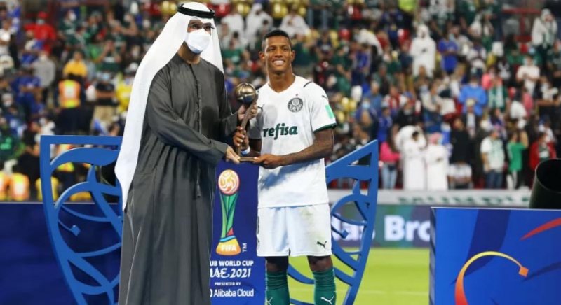 Palmeiras sabe que será difícil segurar Danilo após prêmio no Mundial
