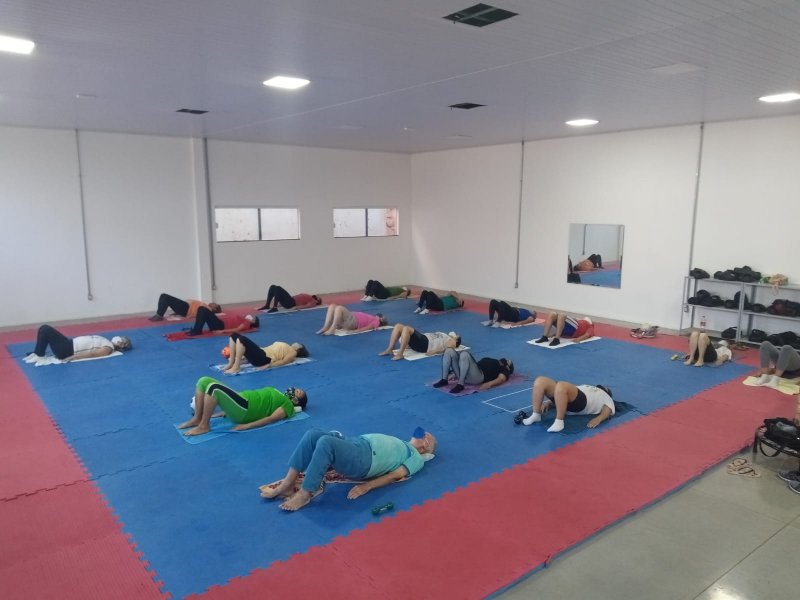 Retomadas as aulas de alongamento e flexibilidade na Secretaria de Esporte