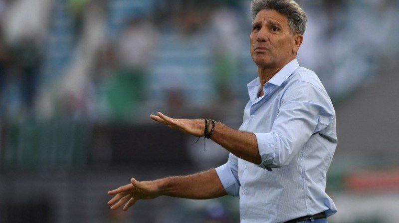 Santos oferece R$ 400 mil a Renato Gaúcho e técnico responde