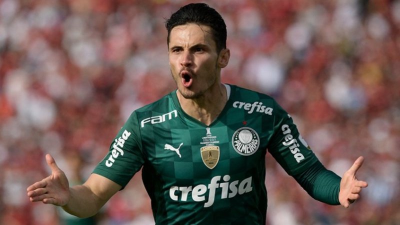 Raphael Veiga chega ao sexto gol em finais pelo Palmeiras
