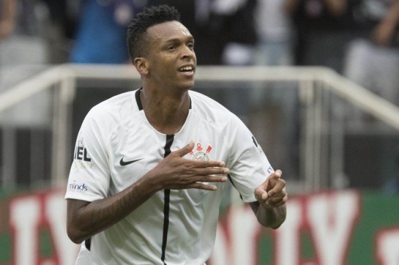 Corinthians recebe o Bragantino às 11h