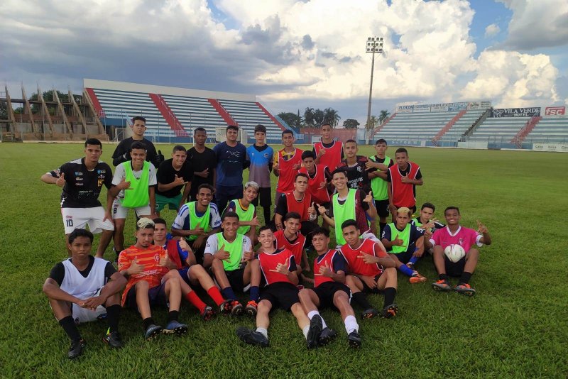 Secretaria de Esporte oferece treinos de futebol sub 18