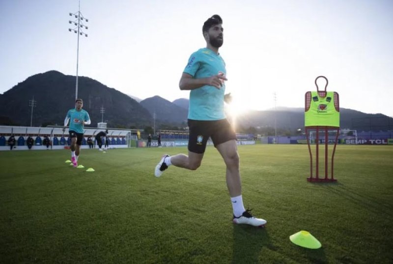 CBF desconvoca Raphinha e Gabriel Magalhães e relaciona zagueiro Felipe