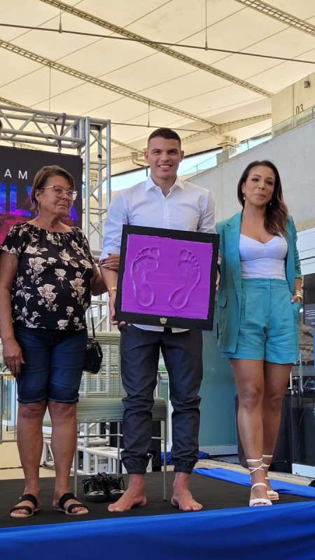 Thiago Silva é homenageado no Maracanã