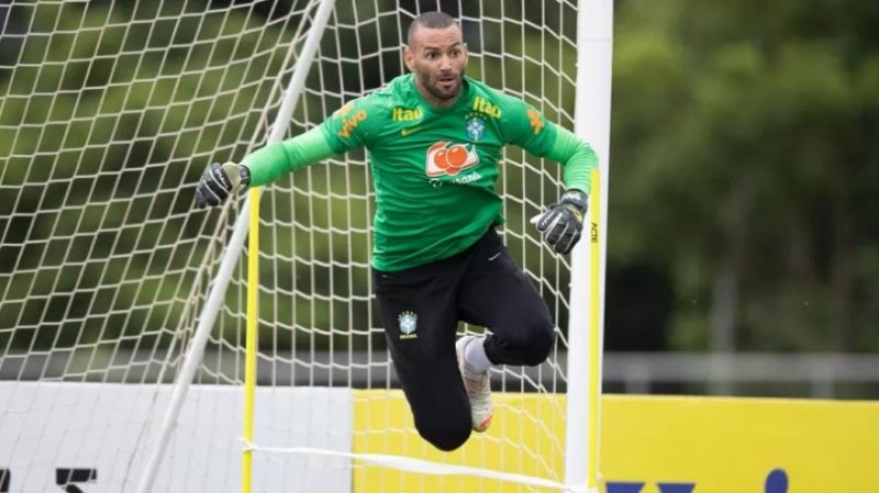 Goleiro Weverton, do Palmeiras, é cortado da seleção e Tite convoca Santos