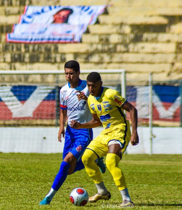 Penapolense perde em estreia na 2ª Divisão