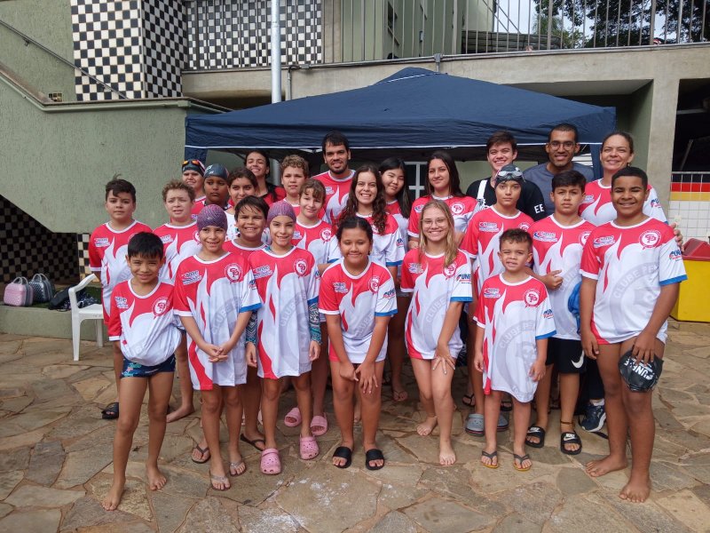 Natação participa de competição em Lençóis Paulista