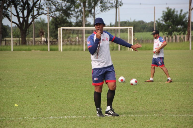 Técnico do Penapolense acredita na evolução da equipe