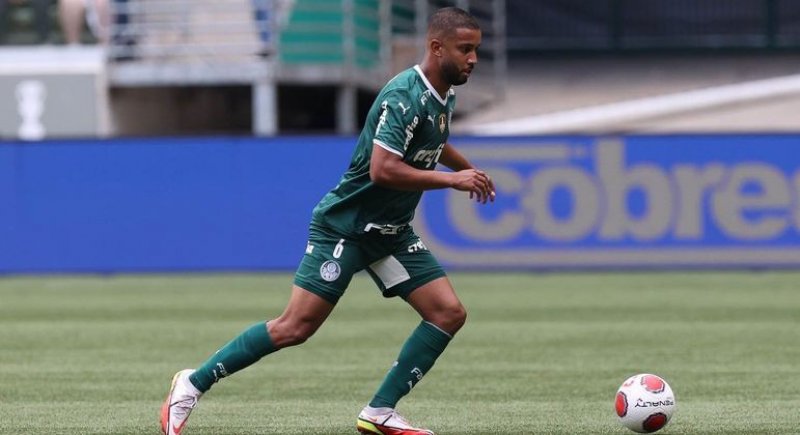 Lateral Jorge, do Palmeiras, sofre ameaças e tem carro danificado