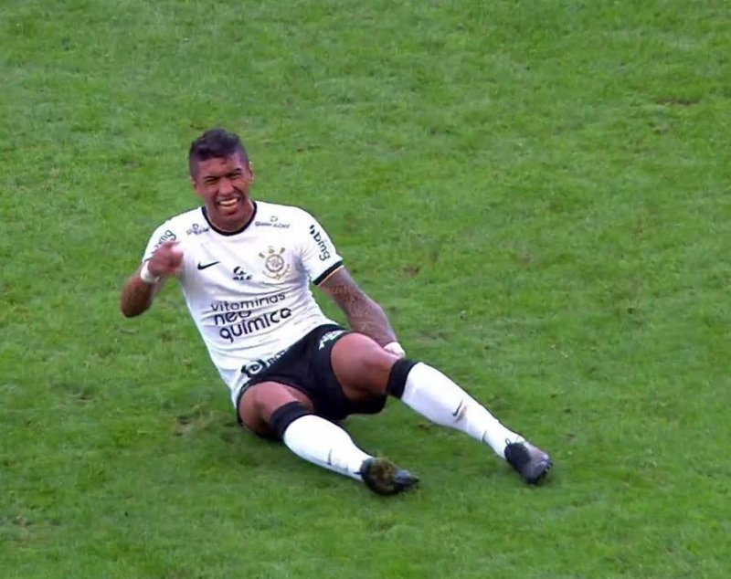 Paulinho passa por cirurgia e segue como desfalque do Corinthians
