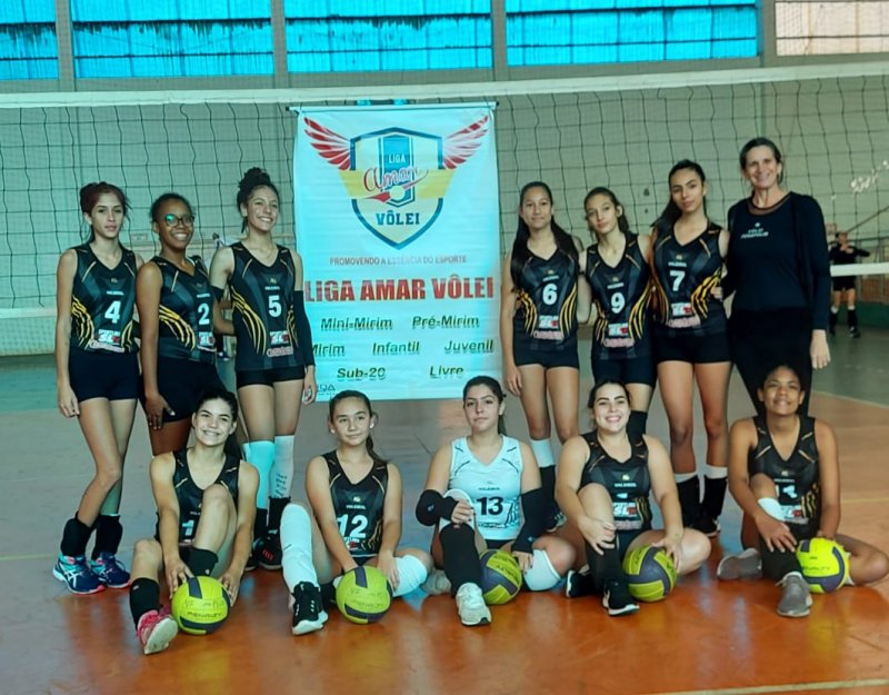 Equipe de vôlei infantil participa de festival em Valparaíso