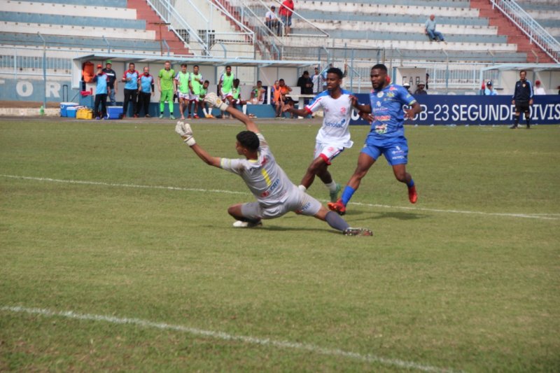 Penapolense vence, garante liderança e classificação