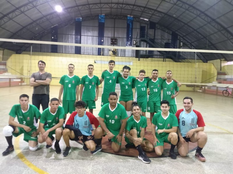 Times penapolenses de vôlei feminino e masculino vencem amistosos