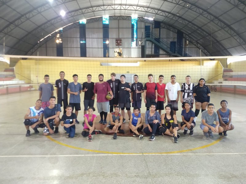 Secretaria de Esportes oferece aulas gratuitas de voleibol masculino