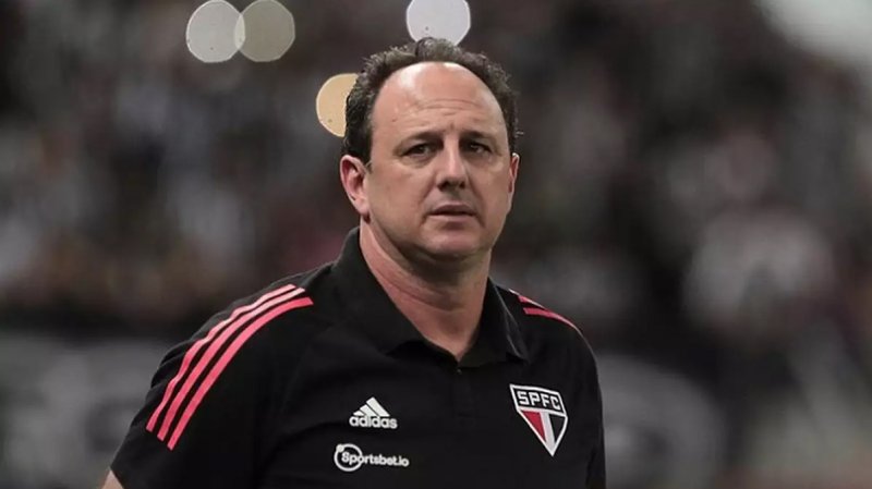 Ceni indica que São Paulo pode abrir mão de  esquema com 3 zagueiros contra o Flamengo