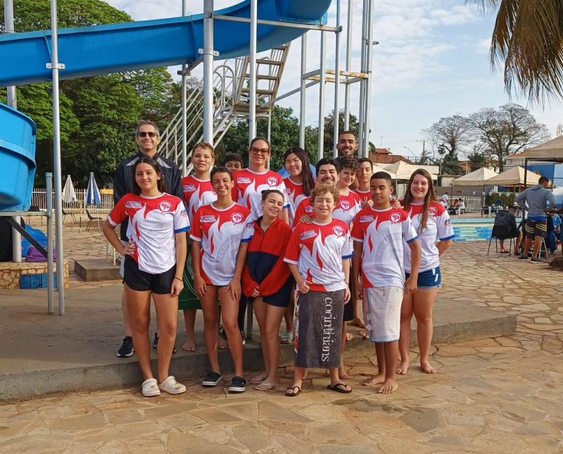 Nadadores representam Penápolis em disputas dos Jogos Regionais