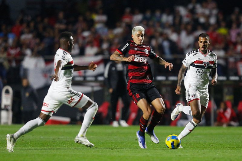 São Paulo joga contra o Flamengo no Maracanã