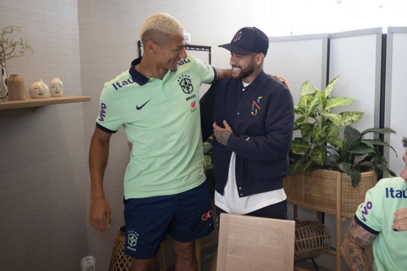 Com Neymar e Vini Jr., Seleção Brasileira se apresenta