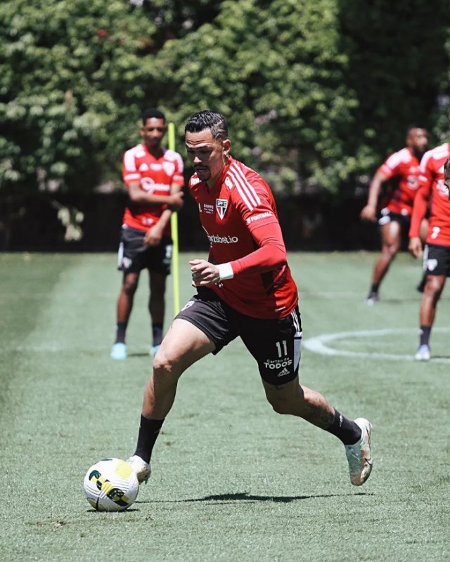 Ceni deve ter time completo contra o Avaí