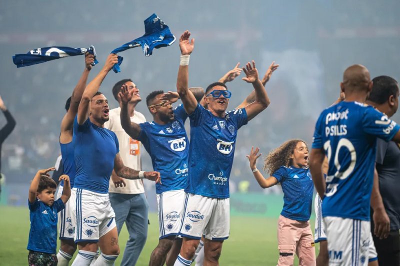 Cruzeiro conquista Série B sem entrar em campo 
