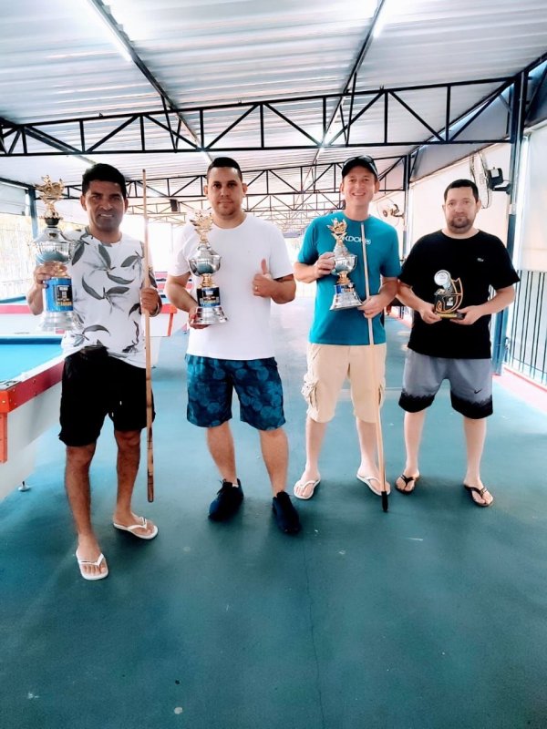 Zezinho vence torneio de bilhar no Lago