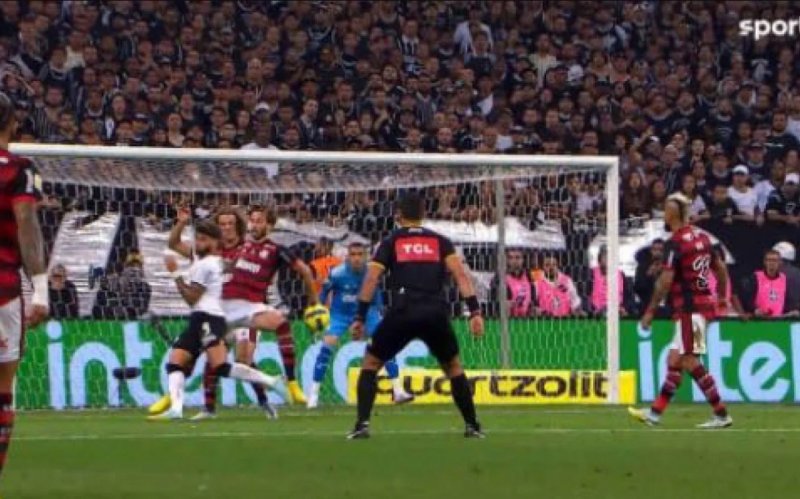 VAR da 1ª final da Copa do Brasil relata desvio na barriga em suposto pênalti para o Corinthians
