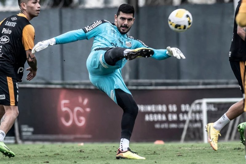 Santos joga nesta segunda-feira contra o Bragantino