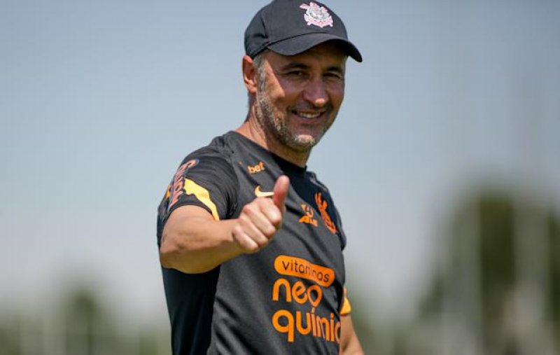 Técnico Vítor Pereira definirá seu futuro no Corinthians após conversa com o presidente