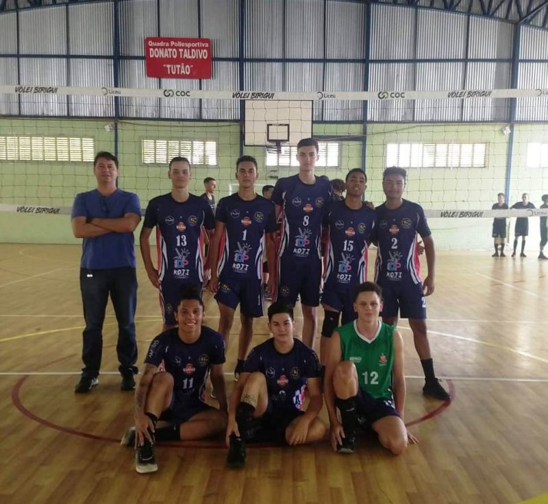 Equipe de vôlei masculino vence Birigui em partida amistosa
