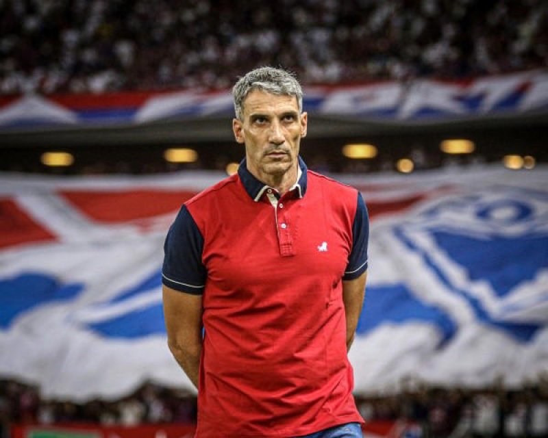 Corinthians e Santos têm interesse no técnico Vojvoda