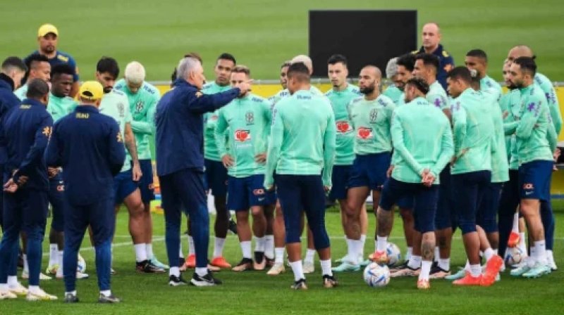 Tite testa formações em quarto treino da Seleção