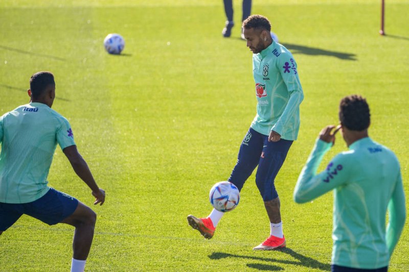 Tite mostra apenas 15 minutos e esconde atividade tática