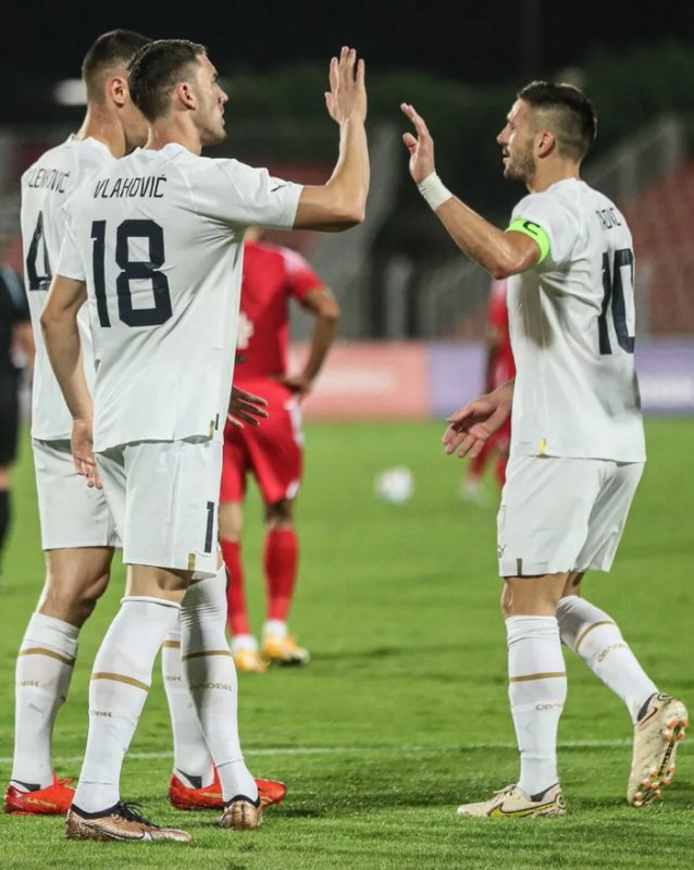 Adversário do Brasil na Copa do Mundo, Sérvia goleia Bahrein no último amistoso preparatório