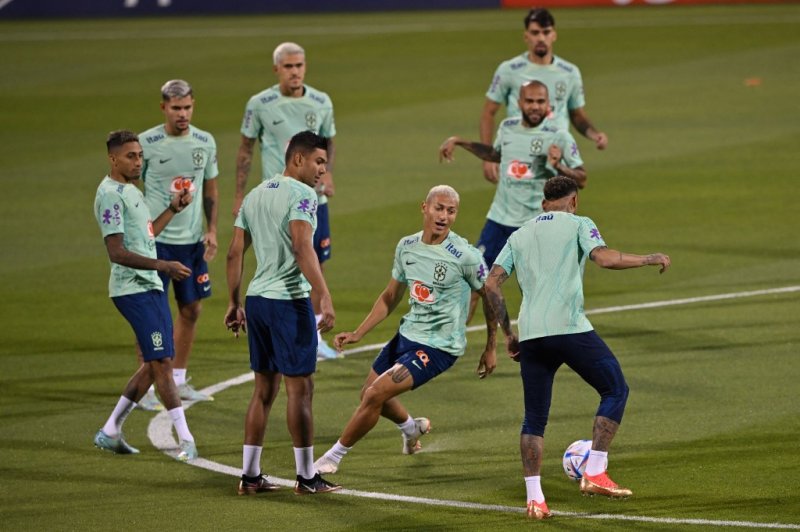 Tite libera apenas 20 minutos em treino do Brasil