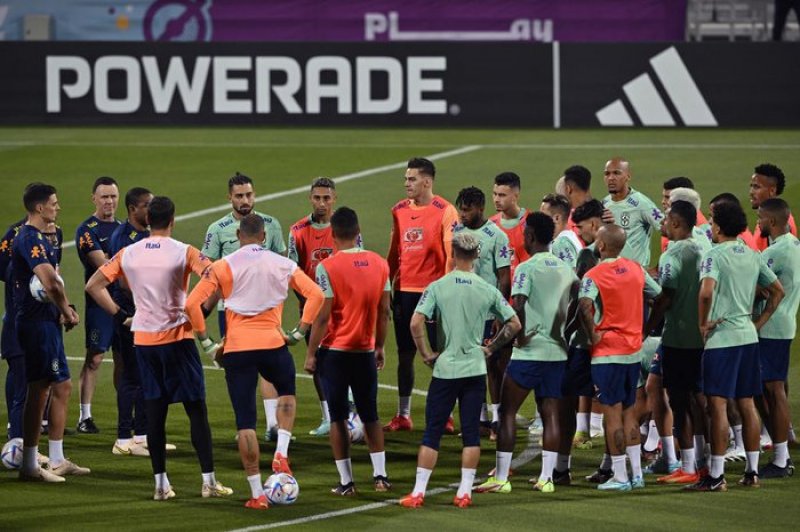 Tite fecha penúltimo treino da Seleção antes de estreia