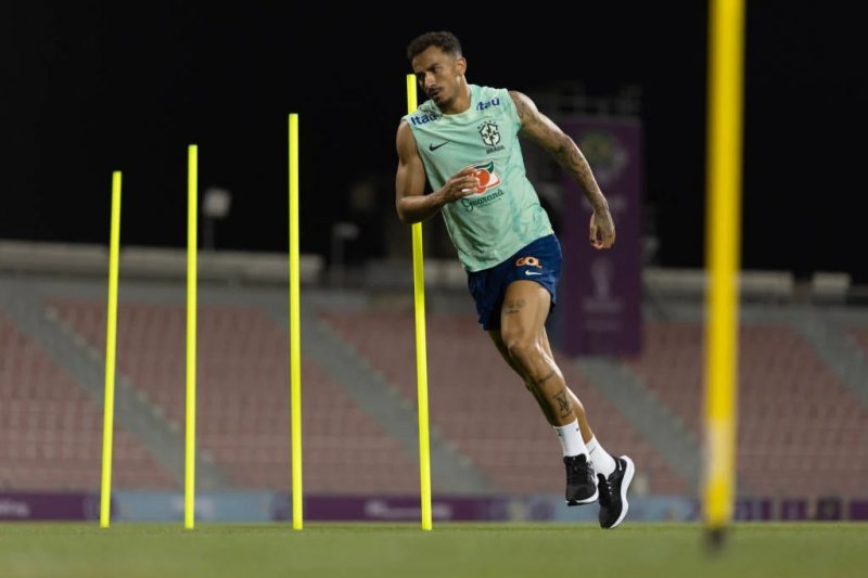 Tite esboça escalação para enfrentar Camarões