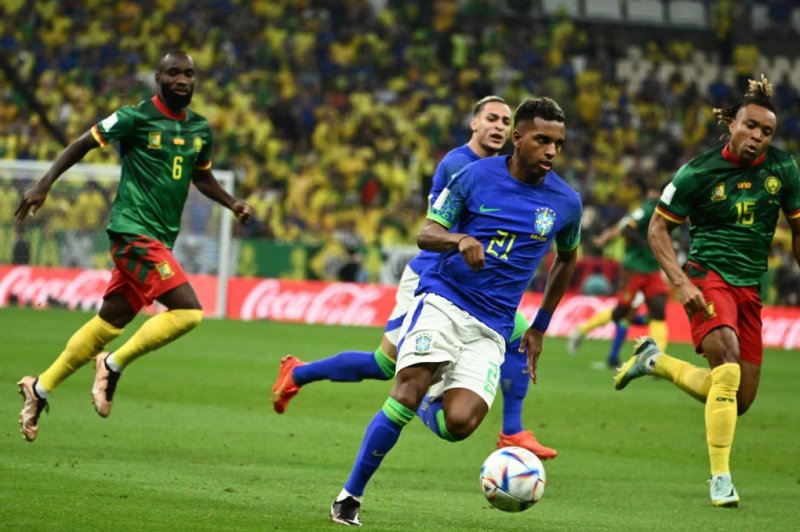 Com gol nos acréscimos, Brasil perde para Camarões