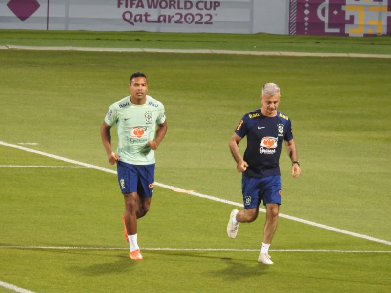 Alex Sandro vive expectativa de voltar à Seleção