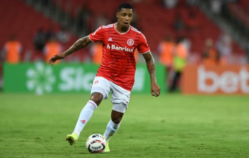 A pedido de Ceni, São Paulo acerta a contratação do atacante David