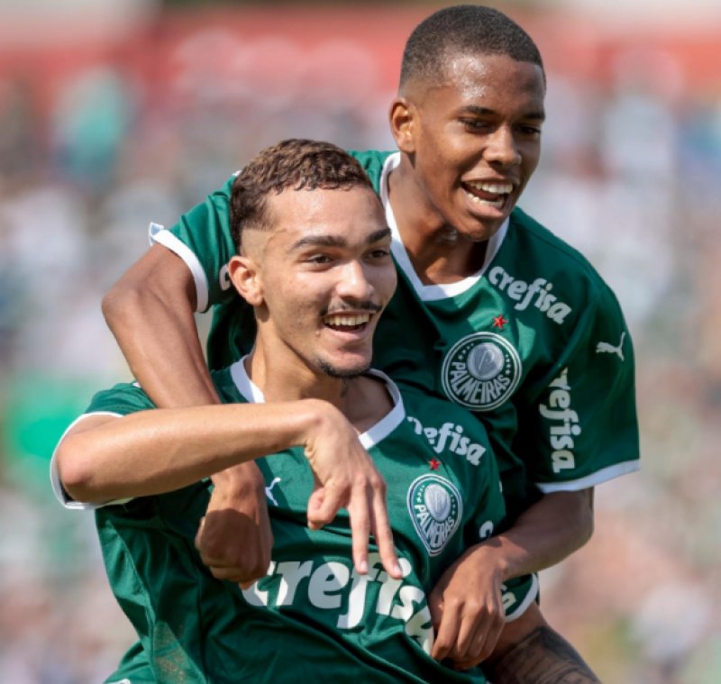 Palmeiras marca nos acréscimos e é bicampeão da Copinha