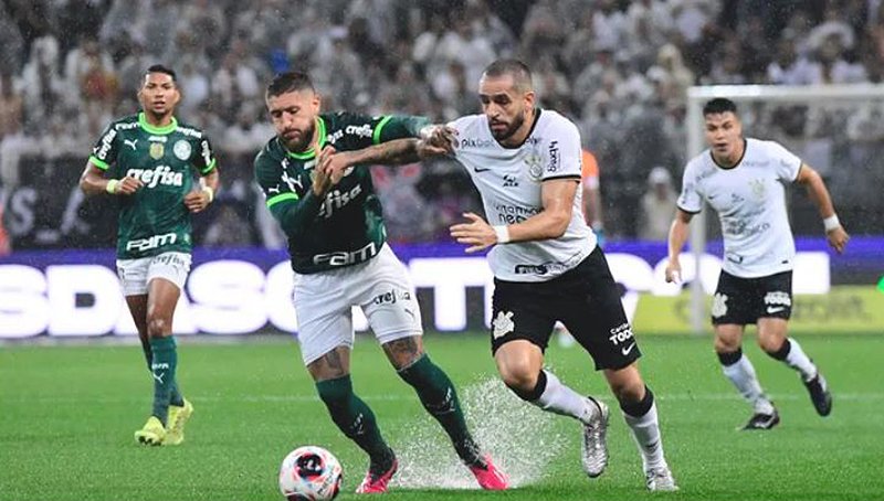 Lázaro admite preocupação com gols de bola aérea no Timão