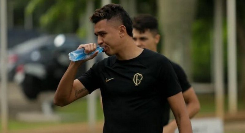 Cantillo volta aos treinos e aumenta opções no Corinthians