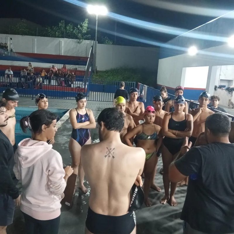 Iniciada parceria para acompanhamento de atletas da equipe de natação de Penápolis