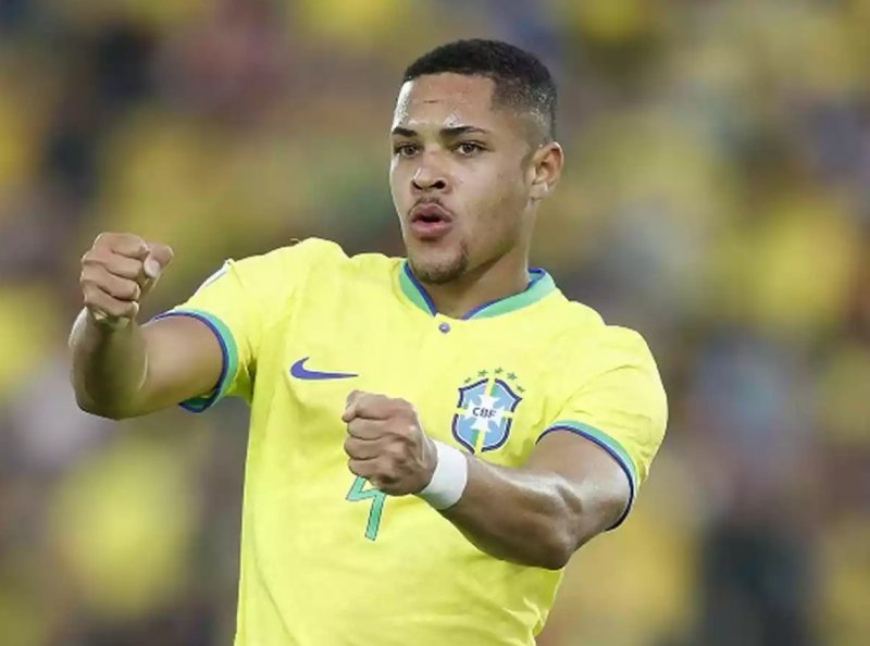 Ramon esboça Brasil com Andrey e Vitor Roque