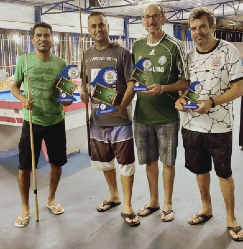 Flávio Pereira vence torneio de bilhar