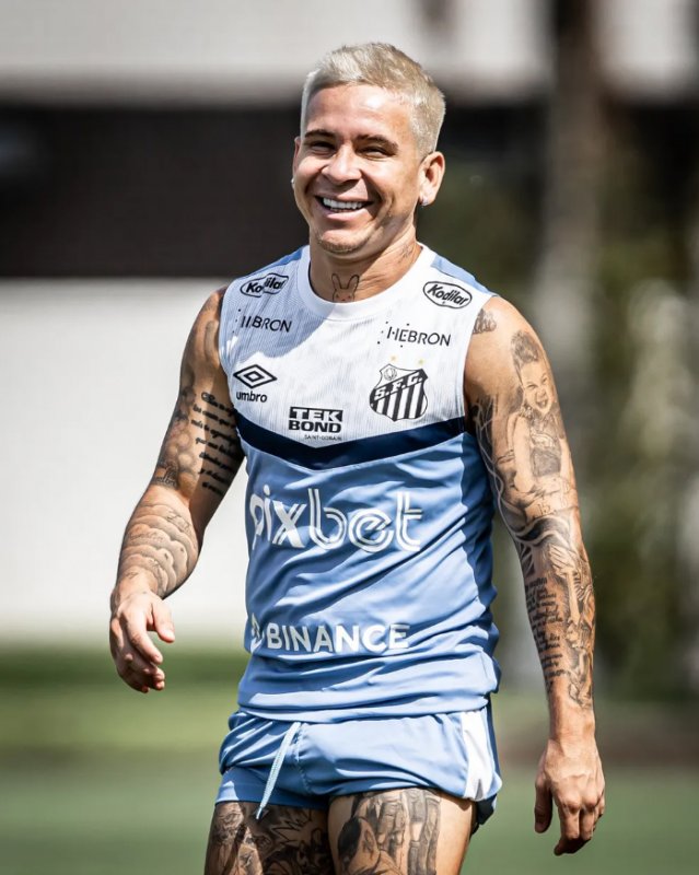 Soteldo participa de treino do Santos e deve retornar para estreia no Brasileirão