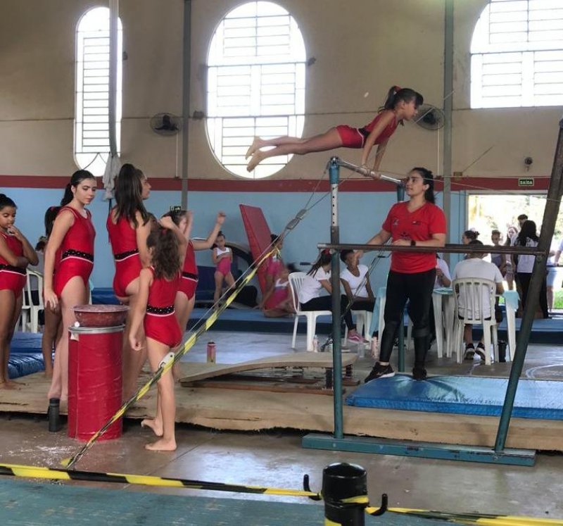 Festival de ginástica artística reúne atletas de três cidades