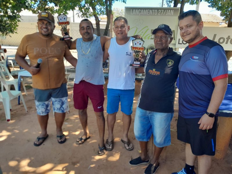 Ademir e Beto vencem Torneio de Truco