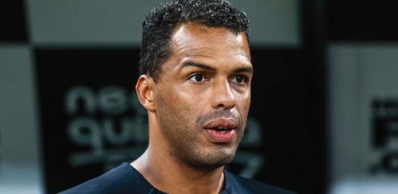 Pressão aumenta, e Fernando Lázaro pode ser demitido do Corinthians