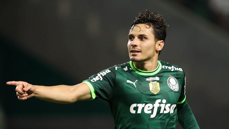 Veiga treina normalmente e deve jogar o derby